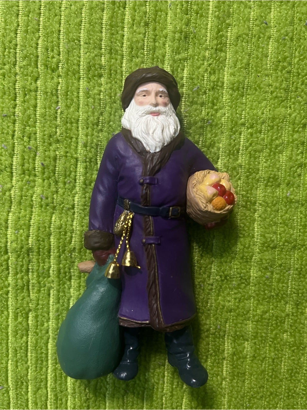 Santa dressed in purple Hides Toys in bag Ornament Hallmark ornament 723